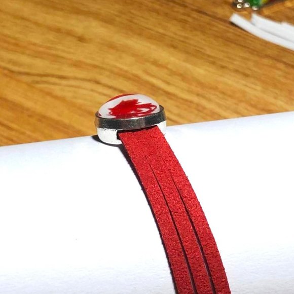 Canada Flag Adjustable suede Glass Dome bracelet - Picture 5 of 5